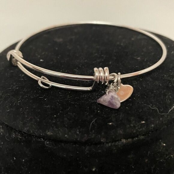 7” silver tone bangle bracelet & quartz-like stone charm & silver heart charm - Picture 1 of 7